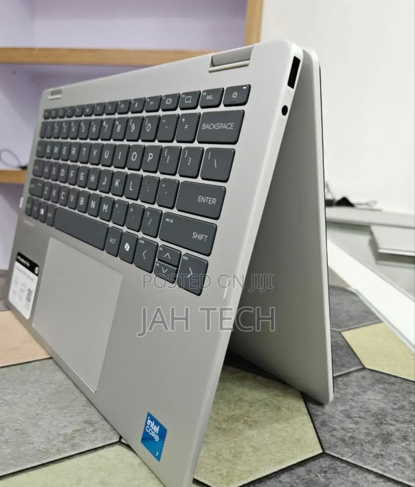 New Laptop HP OmniBook 5 Flip 14-Fp0023dx 16GB Intel Core 7 SSD 512GB
