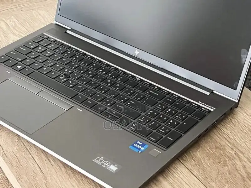 New Laptop HP ZBook Firefly G8 16GB Intel Core I7 SSD 512GB