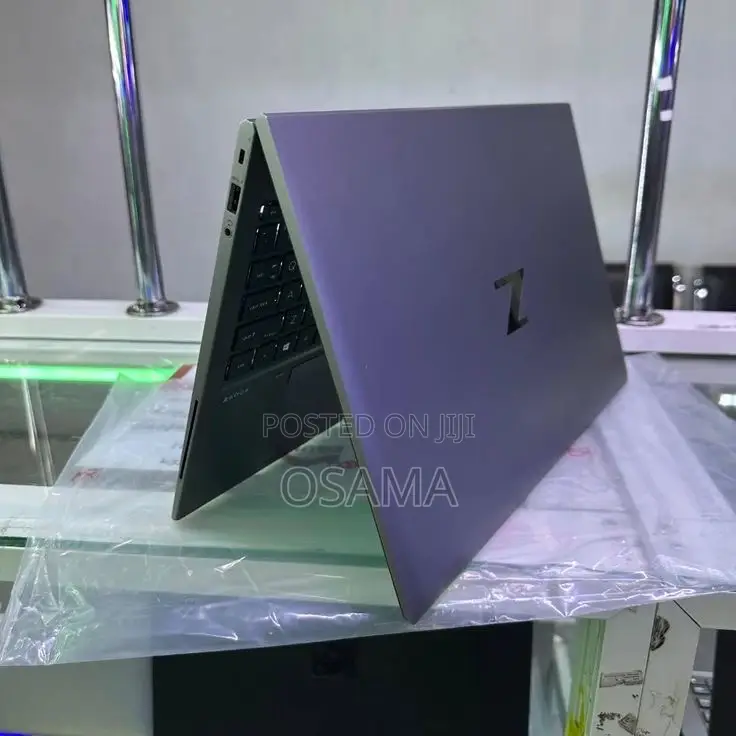 New Laptop HP ZBook Firefly G8 16GB Intel Core I7 SSD 512GB