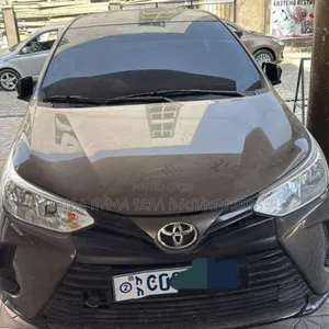 Toyota Yaris 2021 Gray