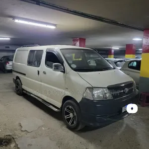 Toyota HiAce 2011 White