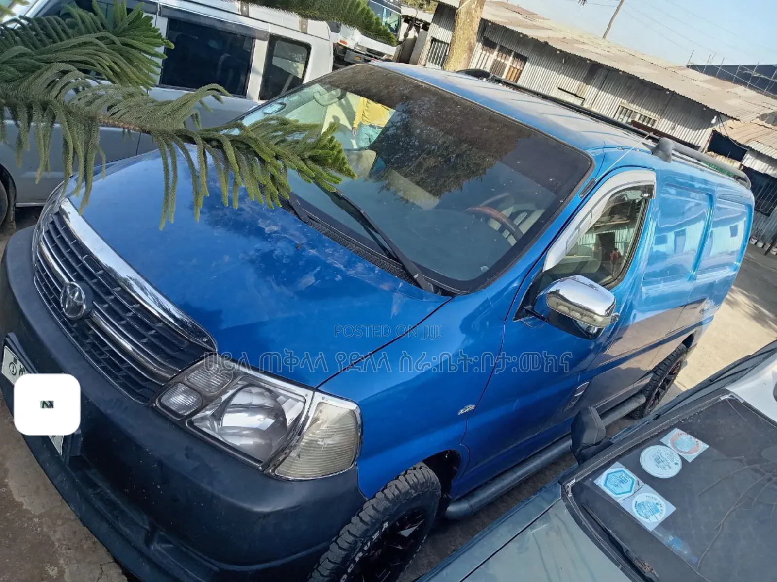 Toyota HiAce 2011 Blue