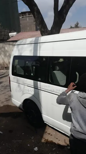 Toyota HiAce 2018 White