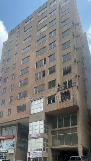 መሀል ከተማ የሚገኝ የንግድ ህንፃ ጂ + 12 የሆነ