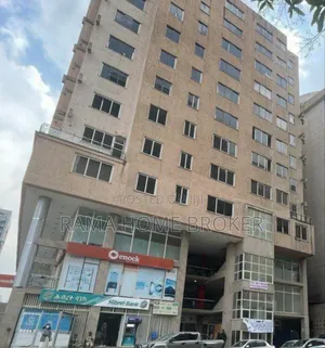 መሀል ከተማ የሚገኝ የንግድ ህንፃ ጂ + 12 የሆነ