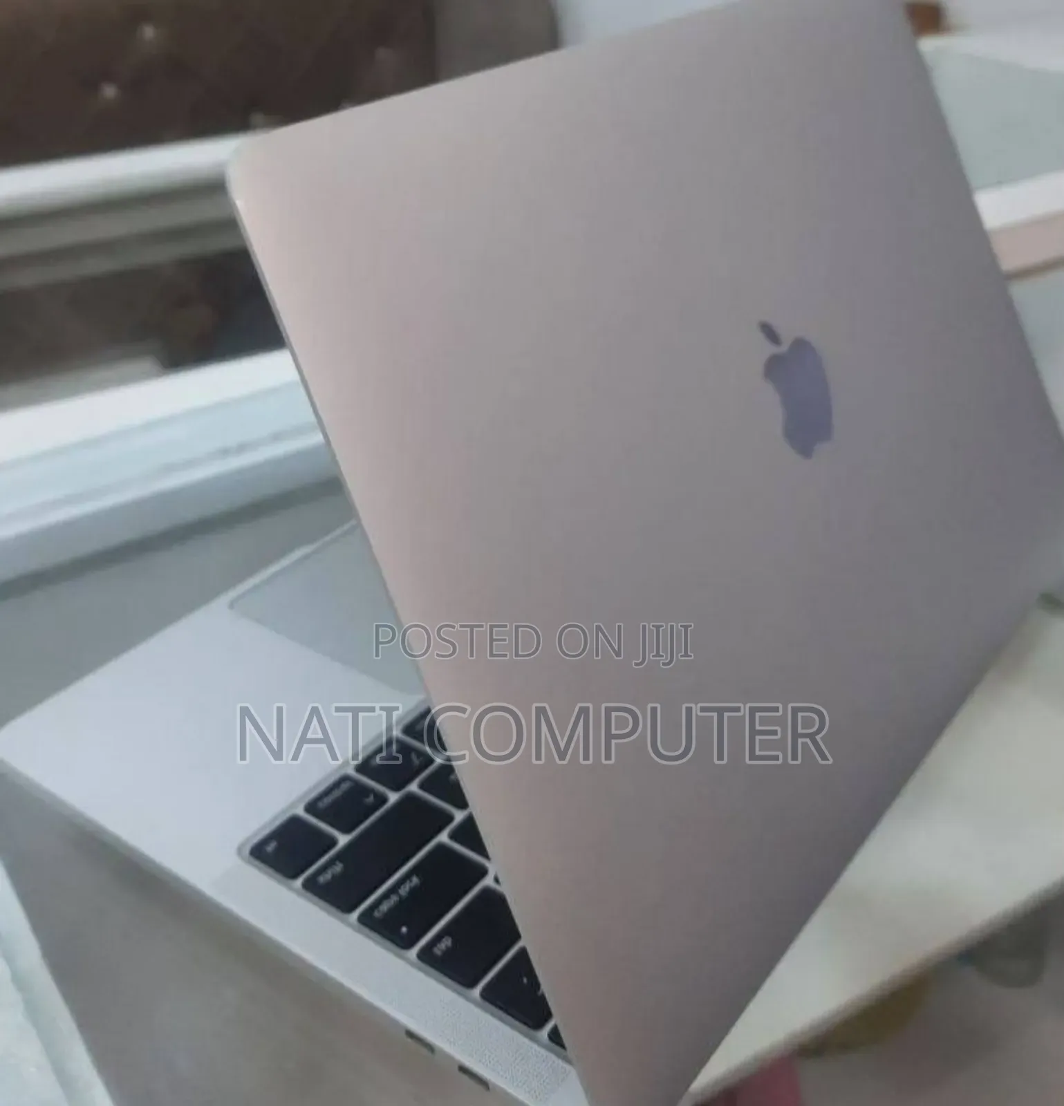 New Laptop Apple MacBook Pro 2022 M2 8GB Intel Core I5 SSD 256GB