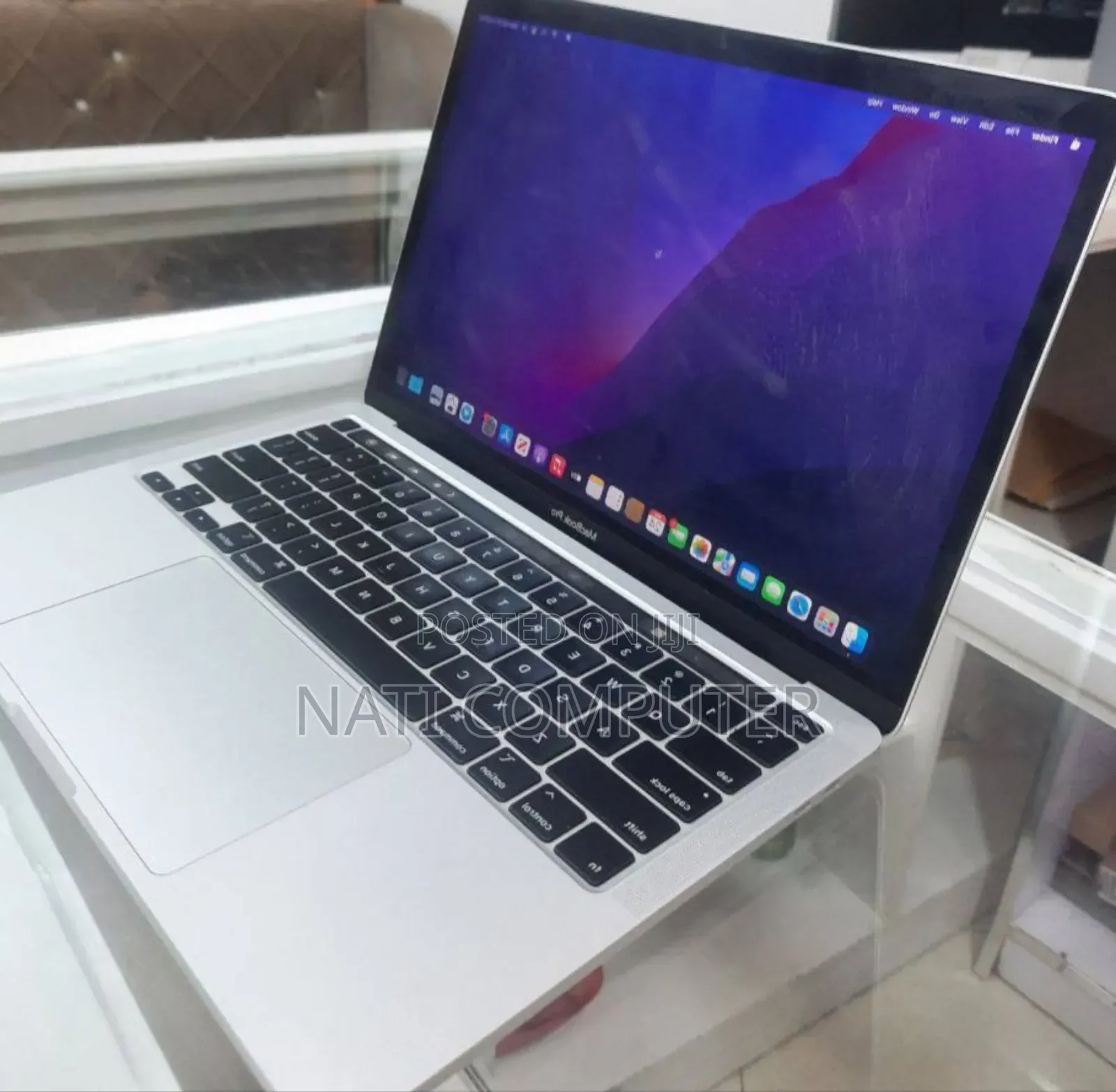New Laptop Apple MacBook Pro 2022 M2 8GB Intel Core I5 SSD 256GB