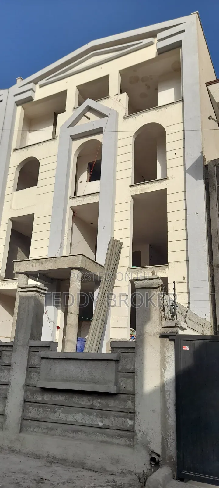 9bdrm House in Figa, Nifas Silk-Lafto for sale