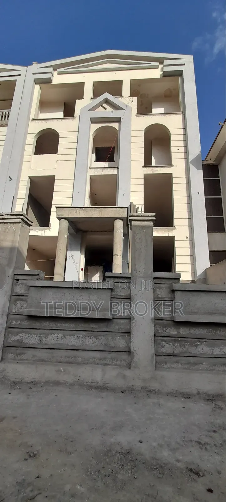 9bdrm House in Figa, Nifas Silk-Lafto for sale