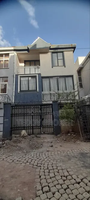 5bdrm House in Feyel Bet, Nifas Silk-Lafto for sale