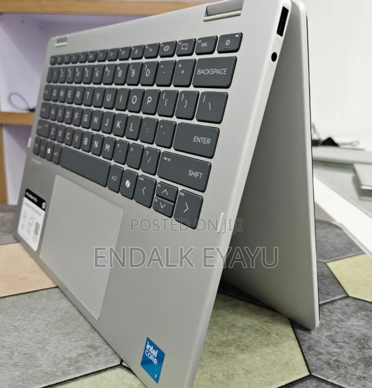 New Laptop HP OmniBook 5 Flip 16GB Intel Core 7 SSD 512GB