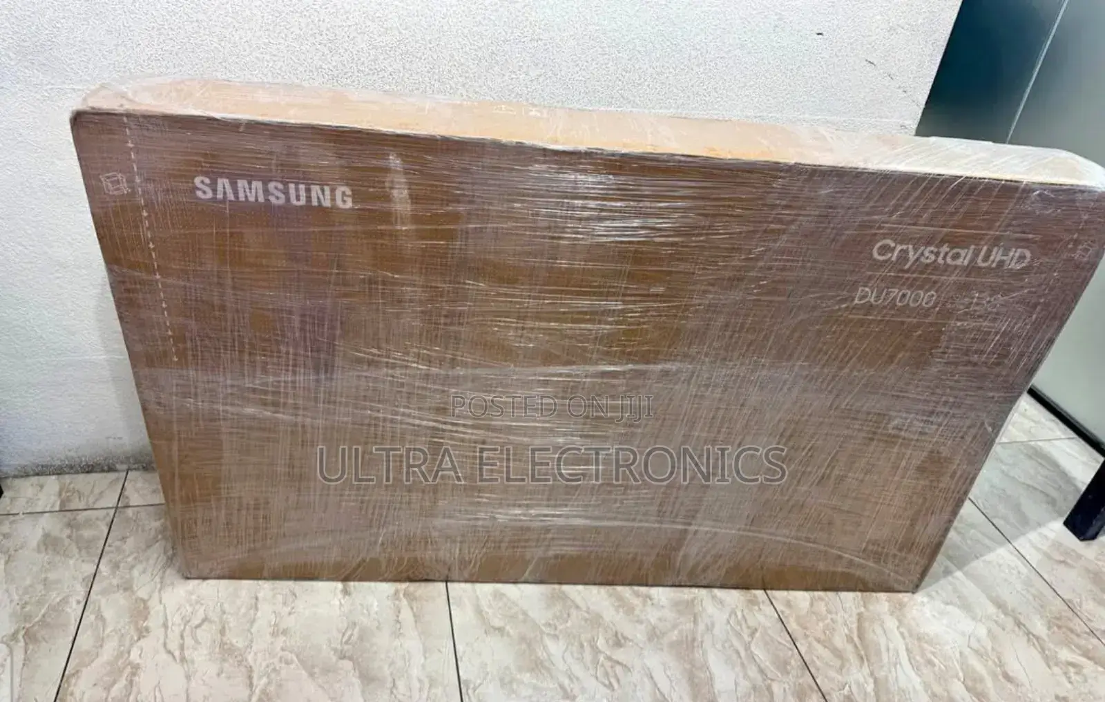 Samsung Crystal Uhd Du7000 Smart Tv in Its Box.