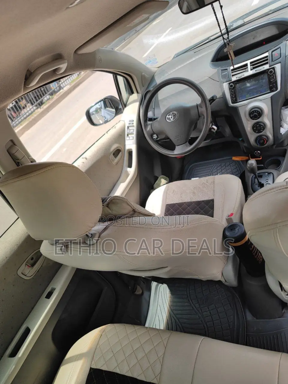 Toyota Yaris 2010 Silver