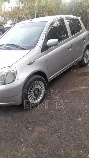 Toyota Vitz 2001 Silver