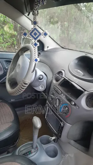 Toyota Vitz 2001 Silver