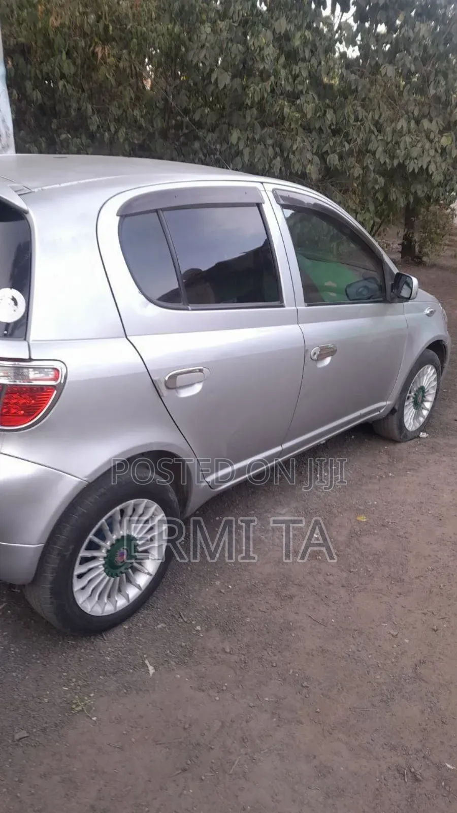 Toyota Vitz 2001 Silver