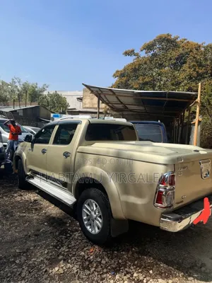 Toyota Hilux 2015 Gold