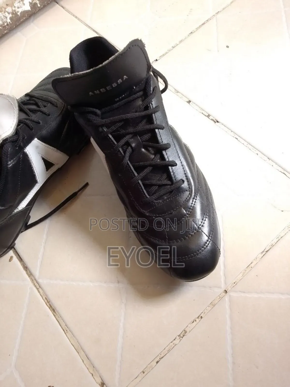 እግር ኳስ መጫወቻ ጫማ