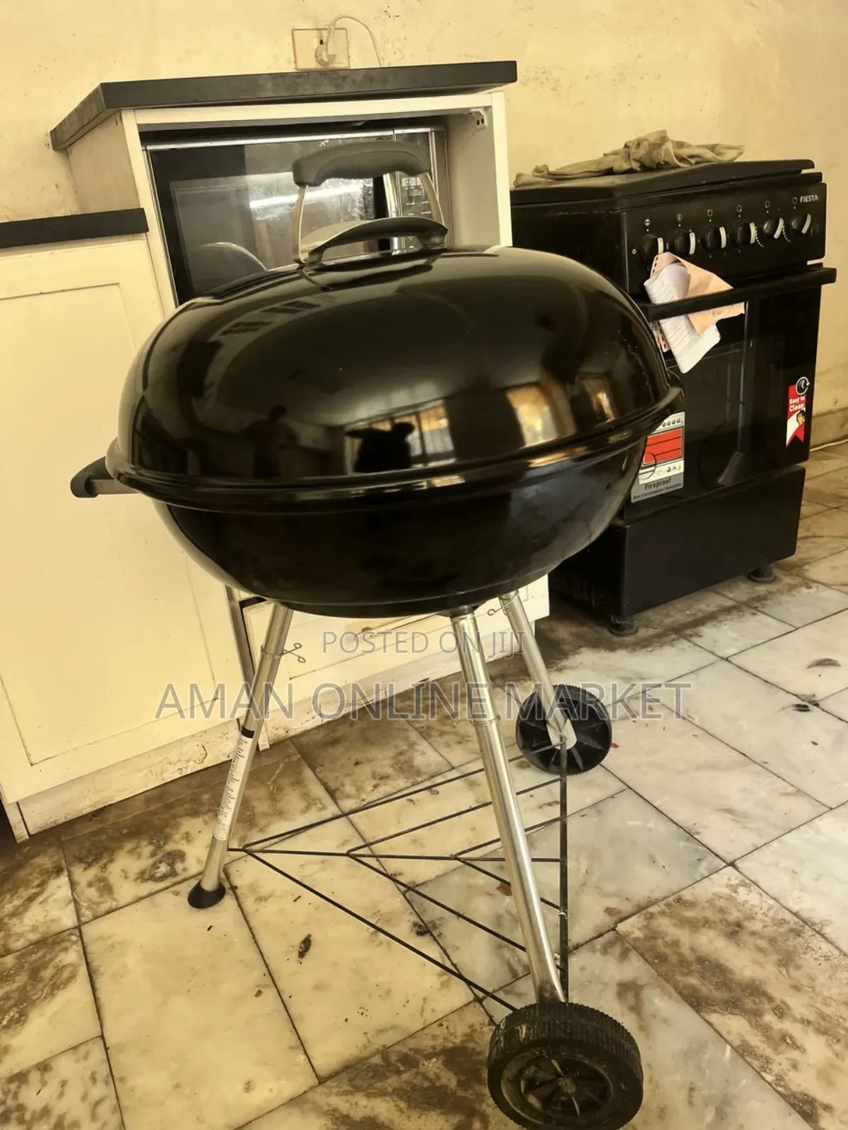 Black Charcoal Kettle-Style Barbecue Grill,