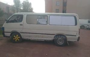 Toyota HiAce 1991 White