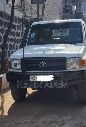 Toyota Land Cruiser 2010 White