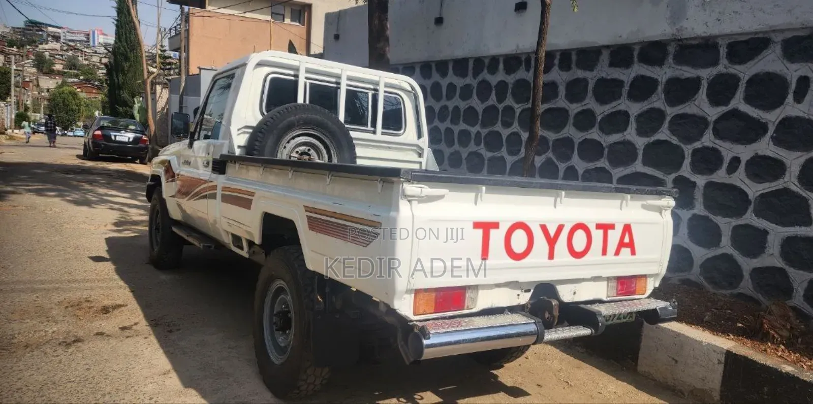 Toyota Land Cruiser 2010 White