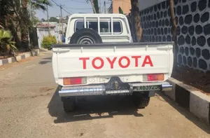 Toyota Land Cruiser 2010 White