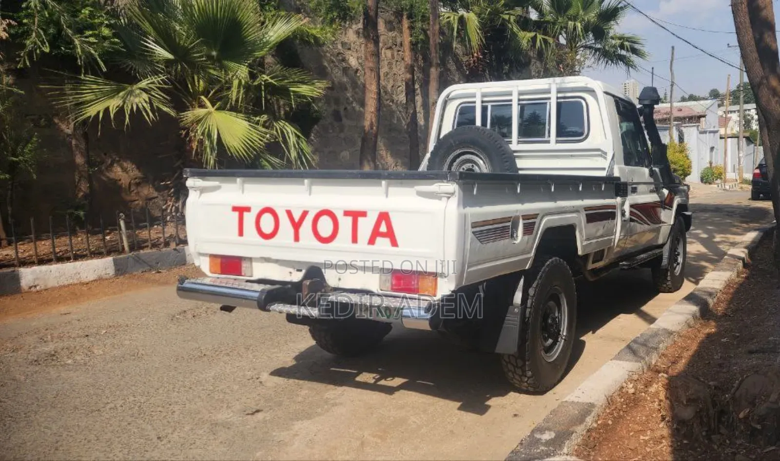Toyota Land Cruiser 2010 White