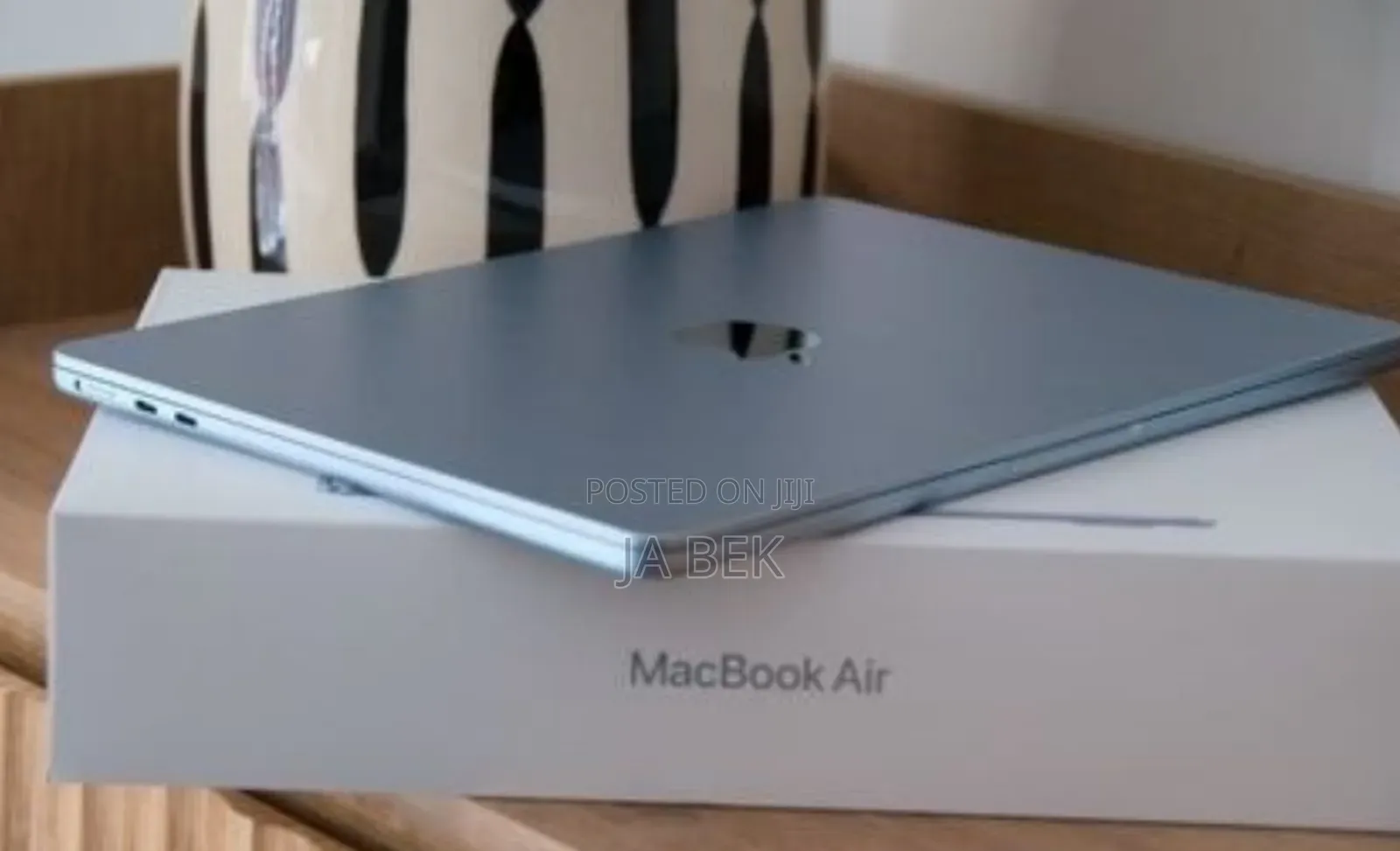 New Laptop Apple MacBook Air 2025 M4 13-Inch 16GB Apple M4 SSD 256GB