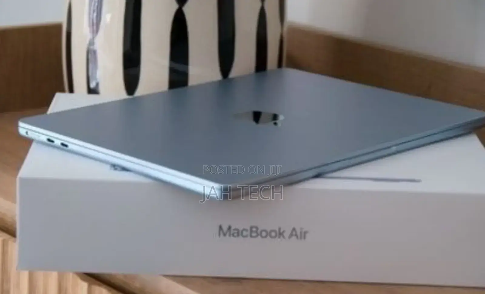 New Laptop Apple MacBook Air 2025 M4 13-Inch 16GB Apple M4 SSD 256GB