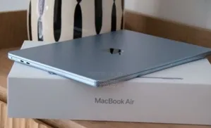 New Laptop Apple MacBook Air 2025 M4 13-Inch 16GB Apple M4 SSD 256GB