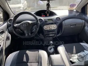 Toyota Vitz 2005 Gray