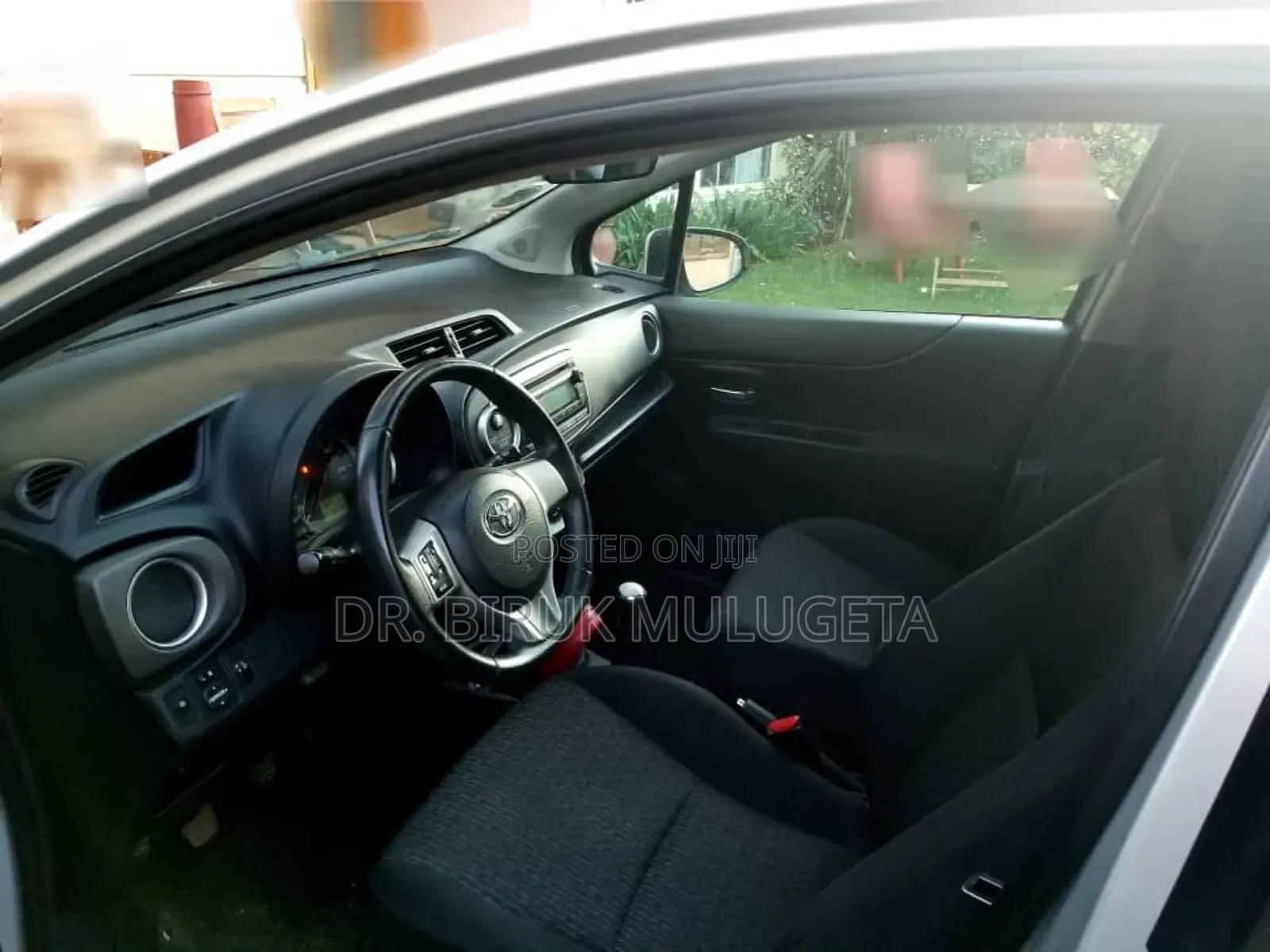 Toyota Yaris SE Hatchback 5dr 2013 Silver