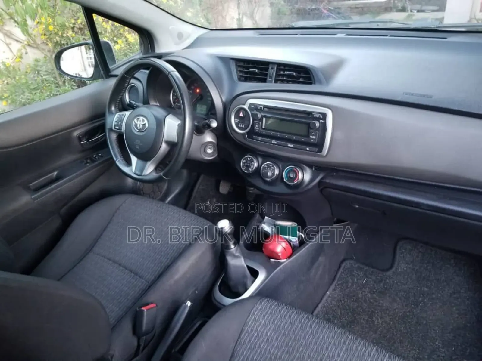 Toyota Yaris SE Hatchback 5dr 2013 Silver