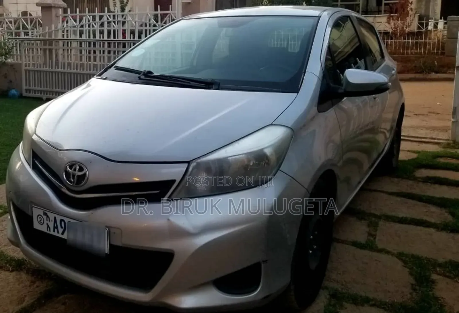 Toyota Yaris SE Hatchback 5dr 2013 Silver