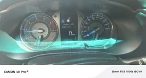 Toyota Hilux 2021 Silver