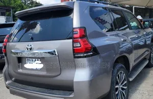 Toyota Land Cruiser 2021 Gold