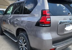 Toyota Land Cruiser 2021 Gold