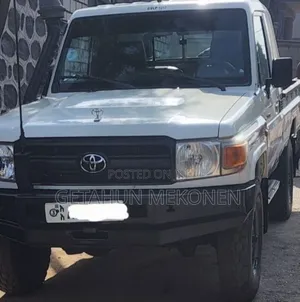 Toyota Land Cruiser 2012 White