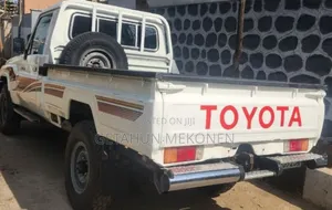 Toyota Land Cruiser 2012 White