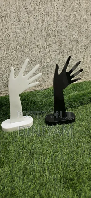 ለጌጣጌጥ (ቀለበትና አንባር) ማሳያ የሚሆን በእጅ የተሰራ የሬዚን ውጤት