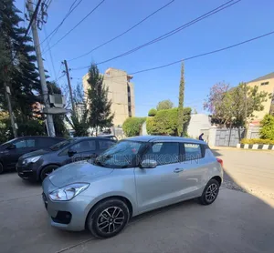 Suzuki Swift 2022 Silver