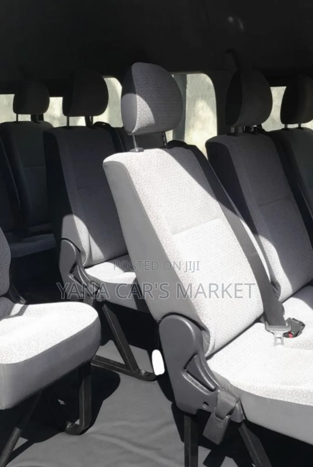 Toyota HiAce 2017 White