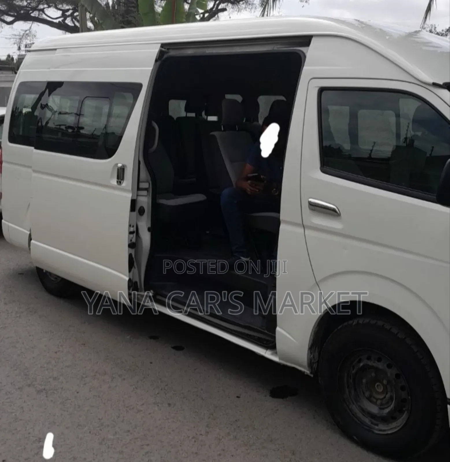 Toyota HiAce 2017 White