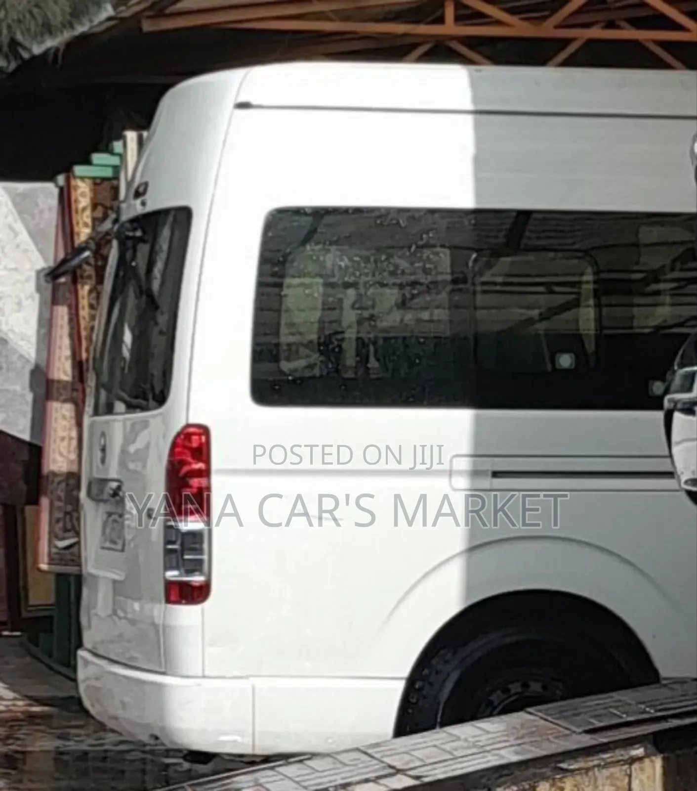 Toyota HiAce 2017 White