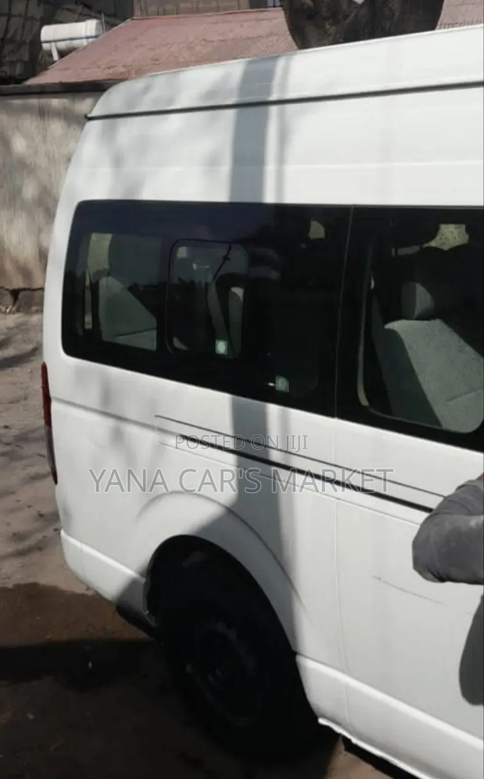 Toyota HiAce 2017 White