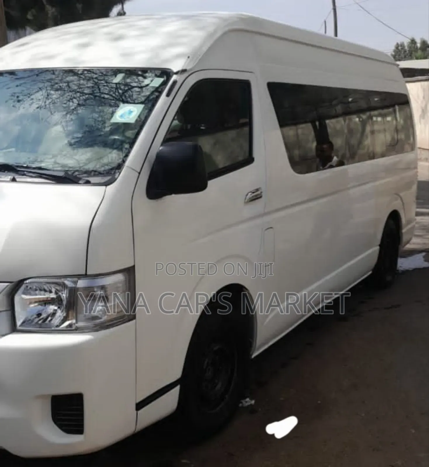 Toyota HiAce 2017 White