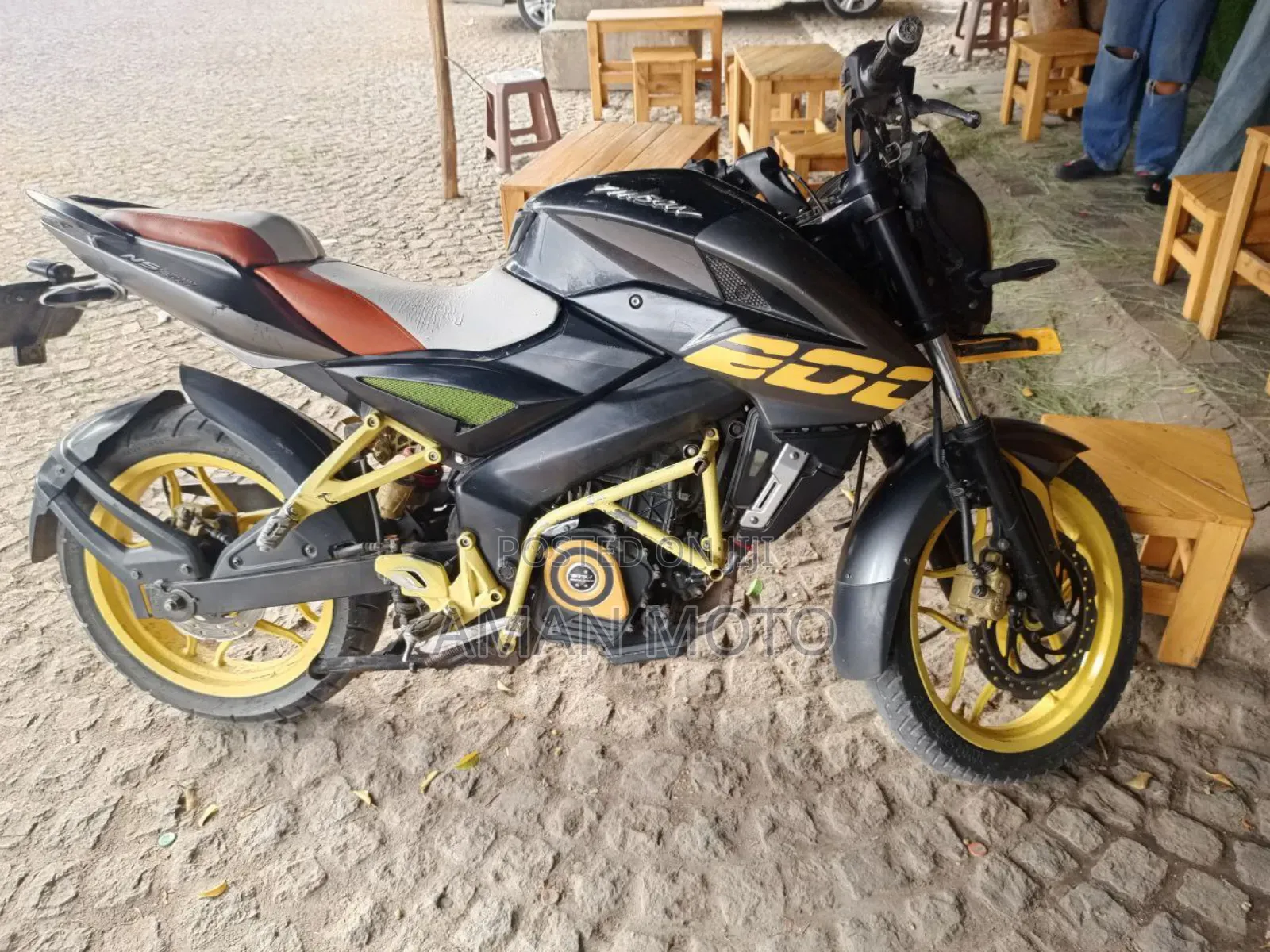 Bajaj Pulsar NS 200 2018 Brown