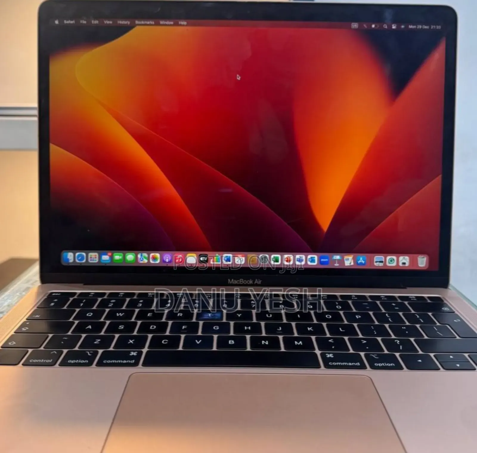 New Laptop Apple MacBook Pro 2019 8GB Intel Core I5 SSD 256GB