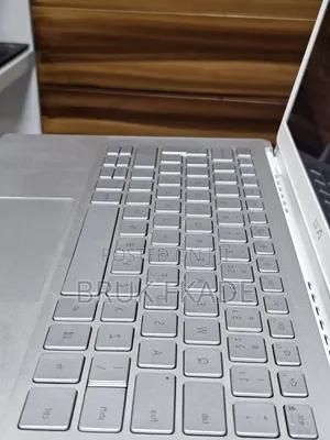 New Laptop Dell Inspiron 8000 8GB Intel Core I7 SSD 256GB